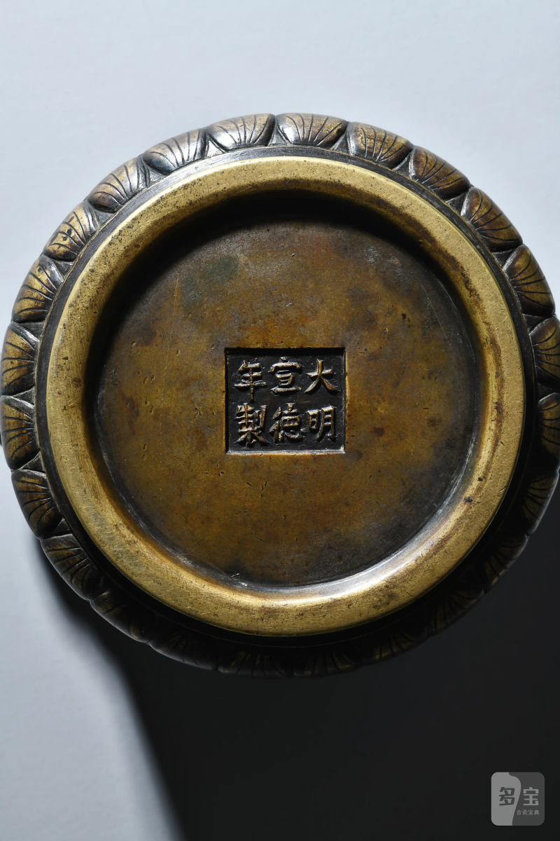 清早期 铜双狮耳缠枝莲纹桶式炉 - 图3